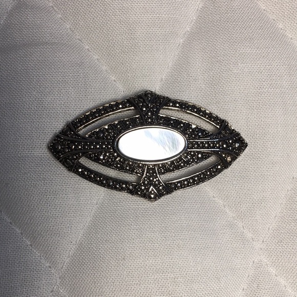 Vintage Victorian Style Marcasite Marquise Mother Of Pearl Oval Shape Pin Brooch - Picture 4 of 6